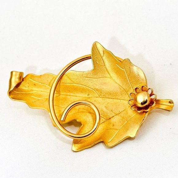 Vintage Gold Tone Leaf Brooch w/Tendril - Picture 3 of 4